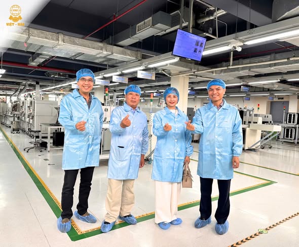 Tham quan môi trường sản xuất hiện đại tại VNPT Technology
